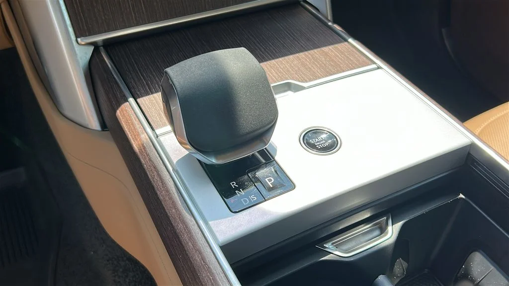 2026 Land Rover Range Rover SE - Photo 17