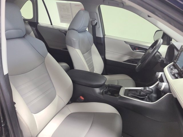 Used 2020 Midnight Black Metallic Toyota XLE Premium image 13