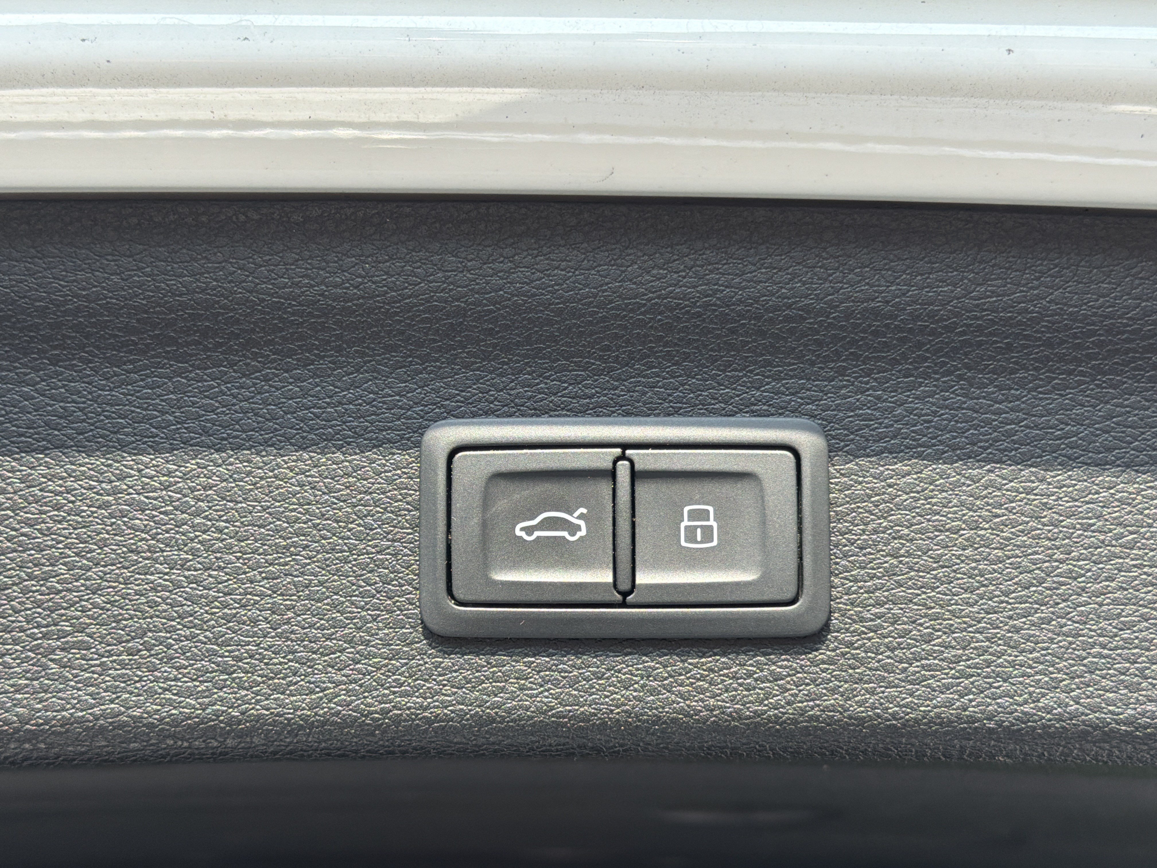 Used 2022 Glacier White Metallic Audi S line Premium image 28