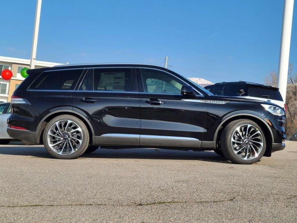 Used 2023 Black Metallic Lincoln Reserve image 21