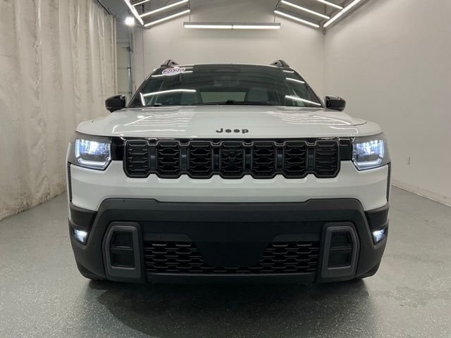 New 2026 Bright White Clear-Coat Exterior Paint Jeep Overland image 3