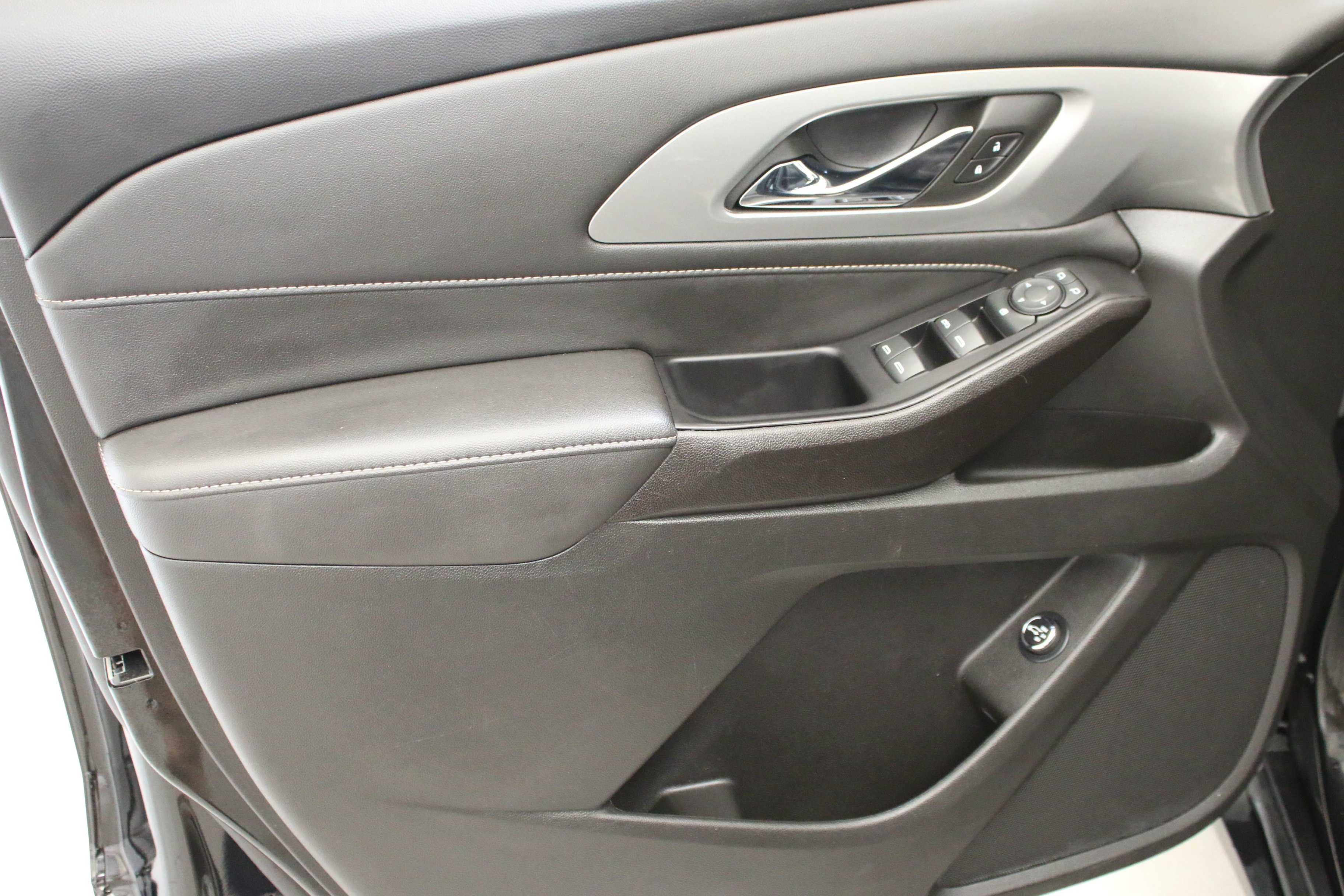 Used 2023 Mosaic Black Metallic Chevrolet LT Leather image 22