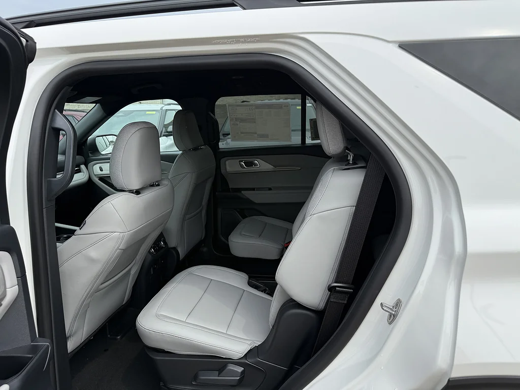 New 2027 Star White Metallic Tri-Coat Ford Active image 6