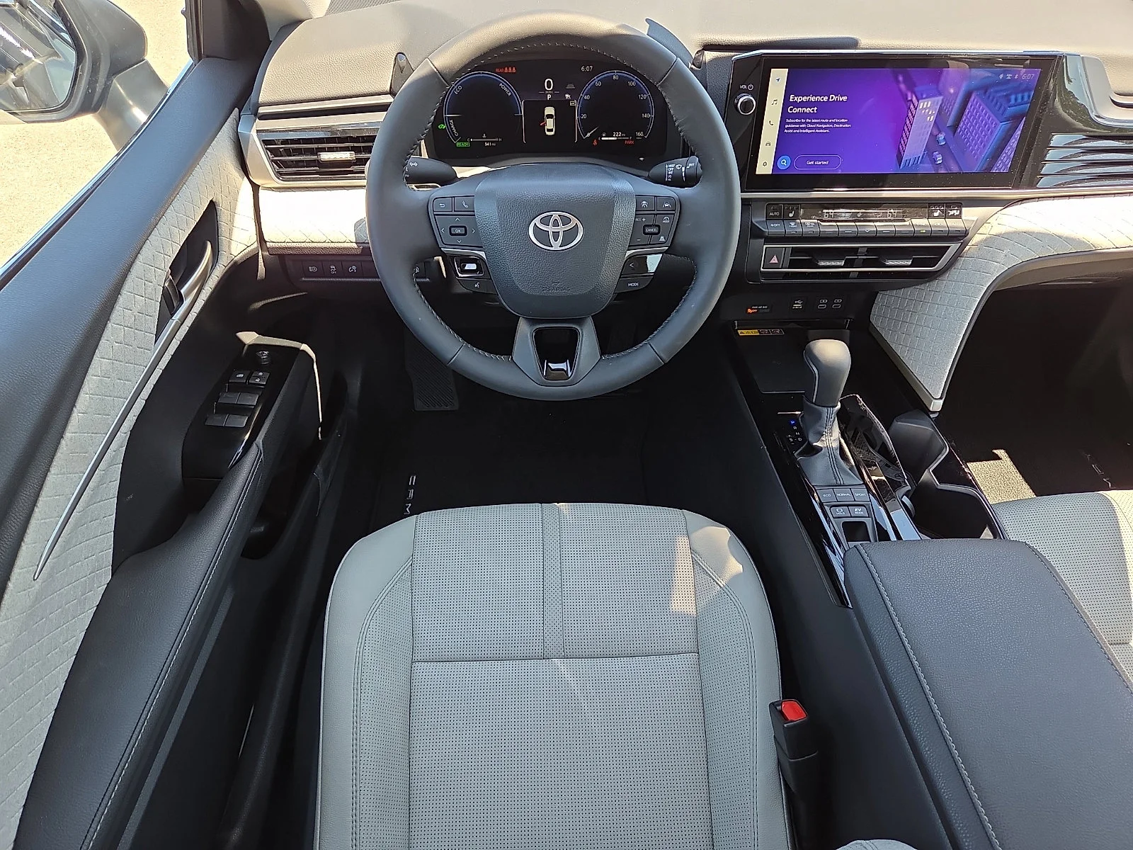 2026 Toyota Camry XLE - Photo 8