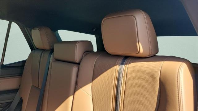 Certified Used 2026 WIND CHILL PEARL Toyota  image 32