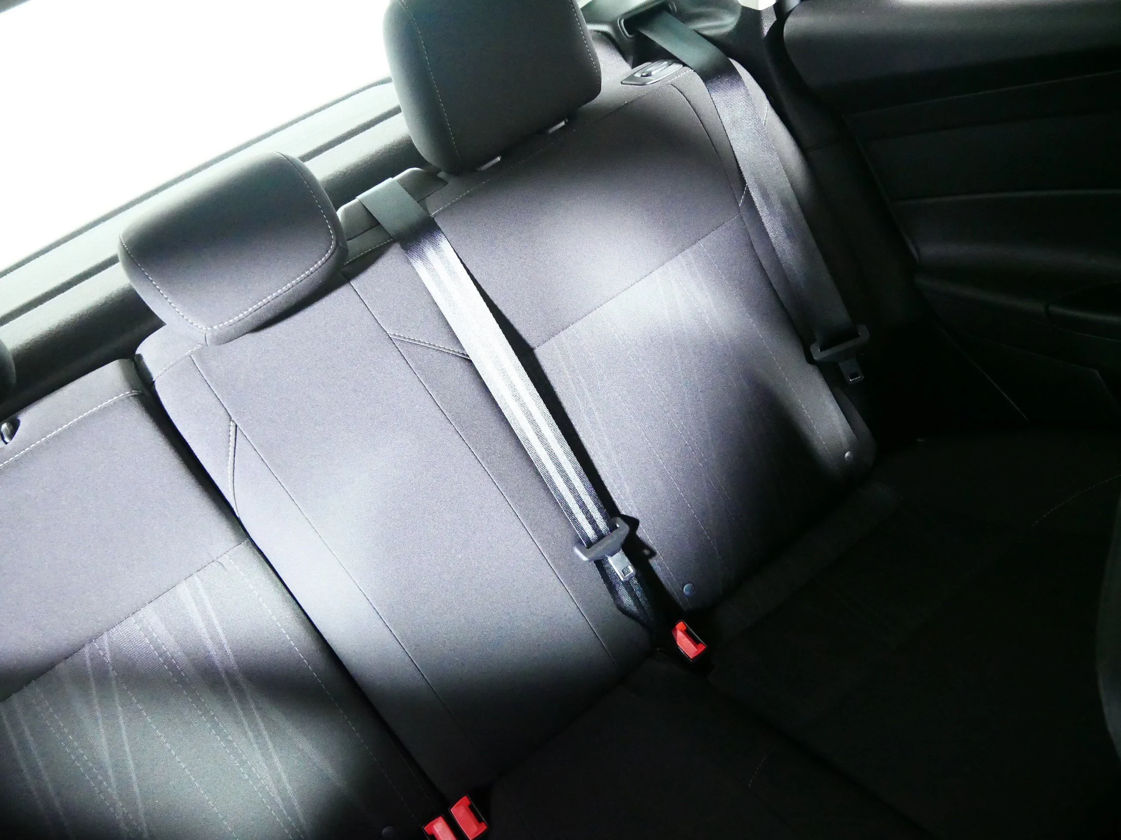 Used 2017 White Gold Metallic Ford SE image 14