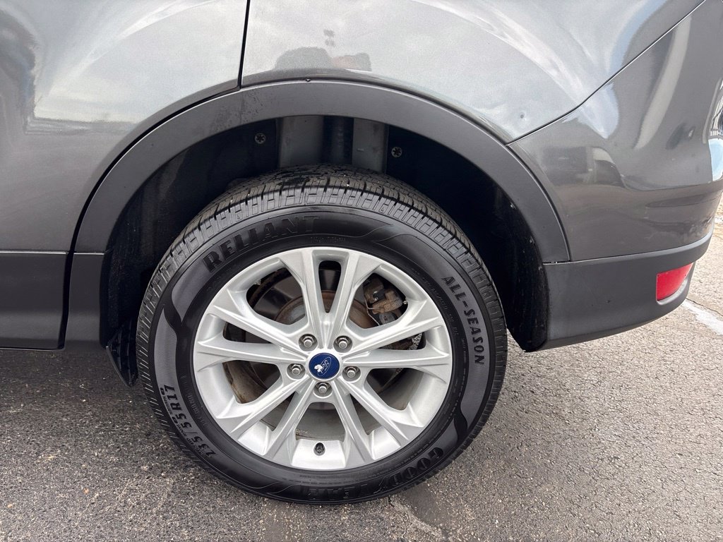 Used 2017 Magnetic Ford SE image 10