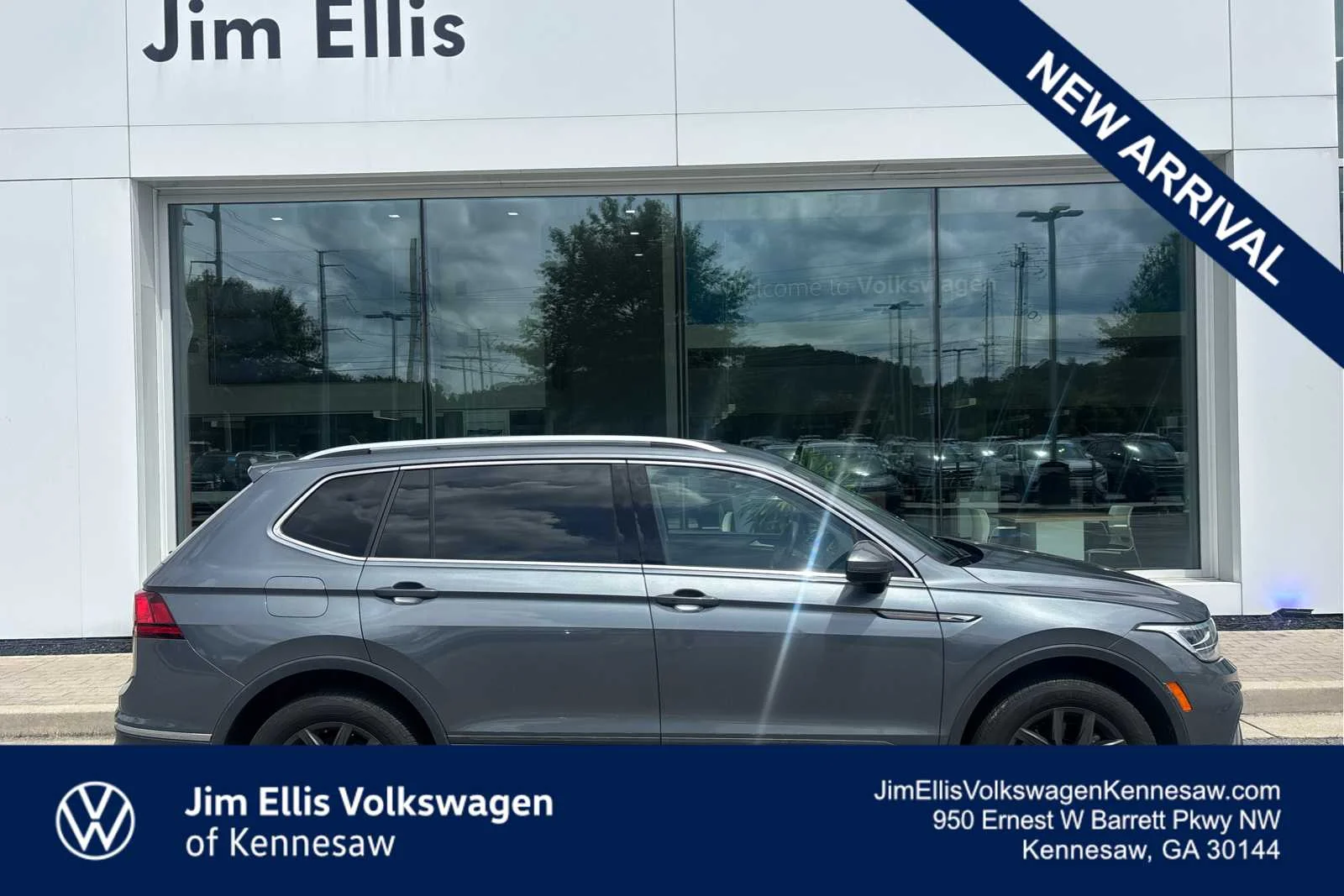 2023 Volkswagen Tiguan 2.0T SE's photo