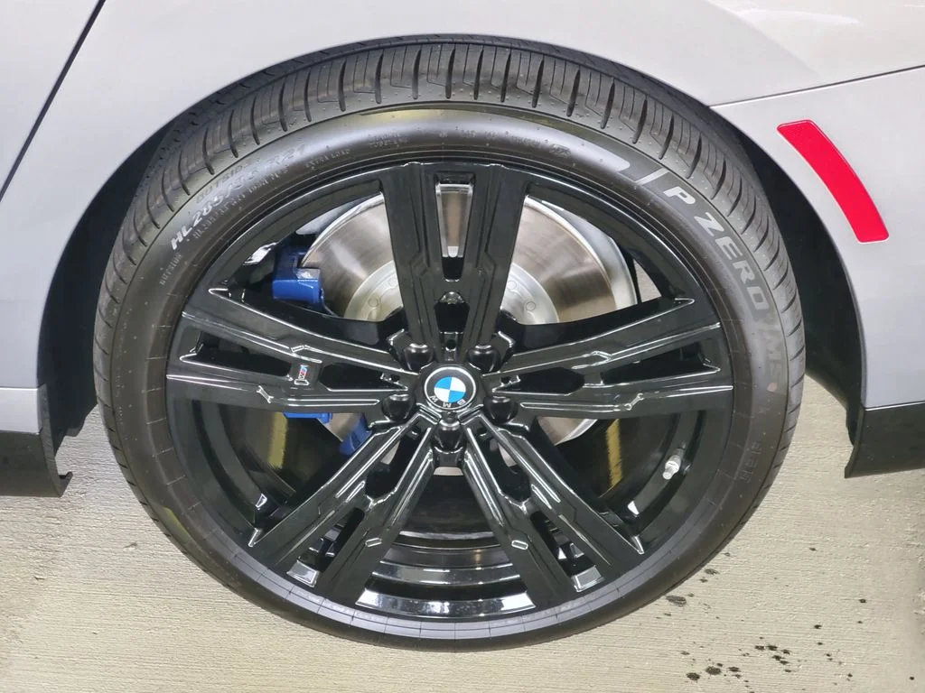 New 2027 BMW Individual Two-Tone Oxide Grey Metallic with Black Sapphire Metallic BMW  image 5