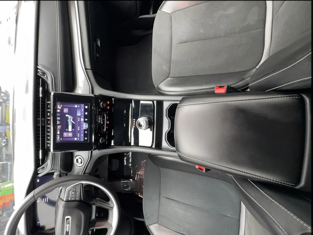 Used 2024 White/off-white Jeep Altitude image 37