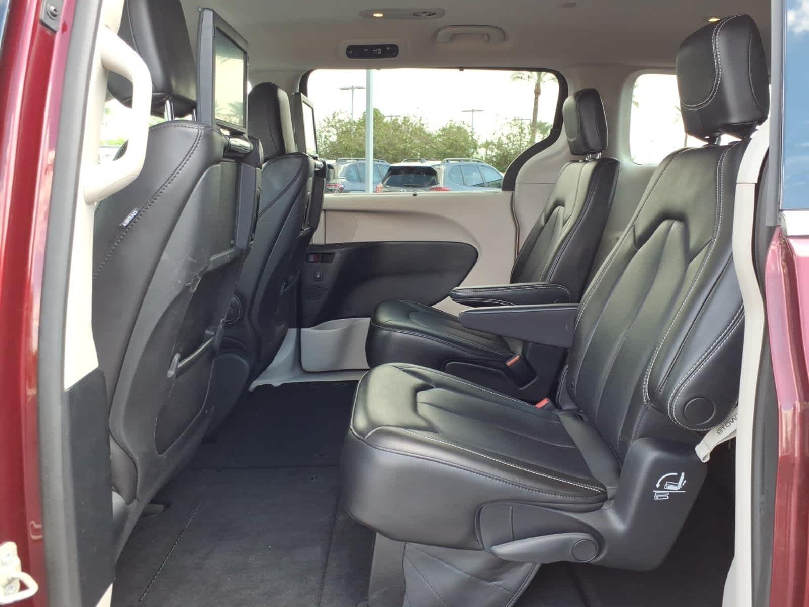 Used 2023 Velvet Red Pearlcoat Chrysler Touring L image 27