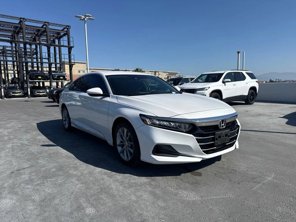 Used 2021  Honda LX image 3