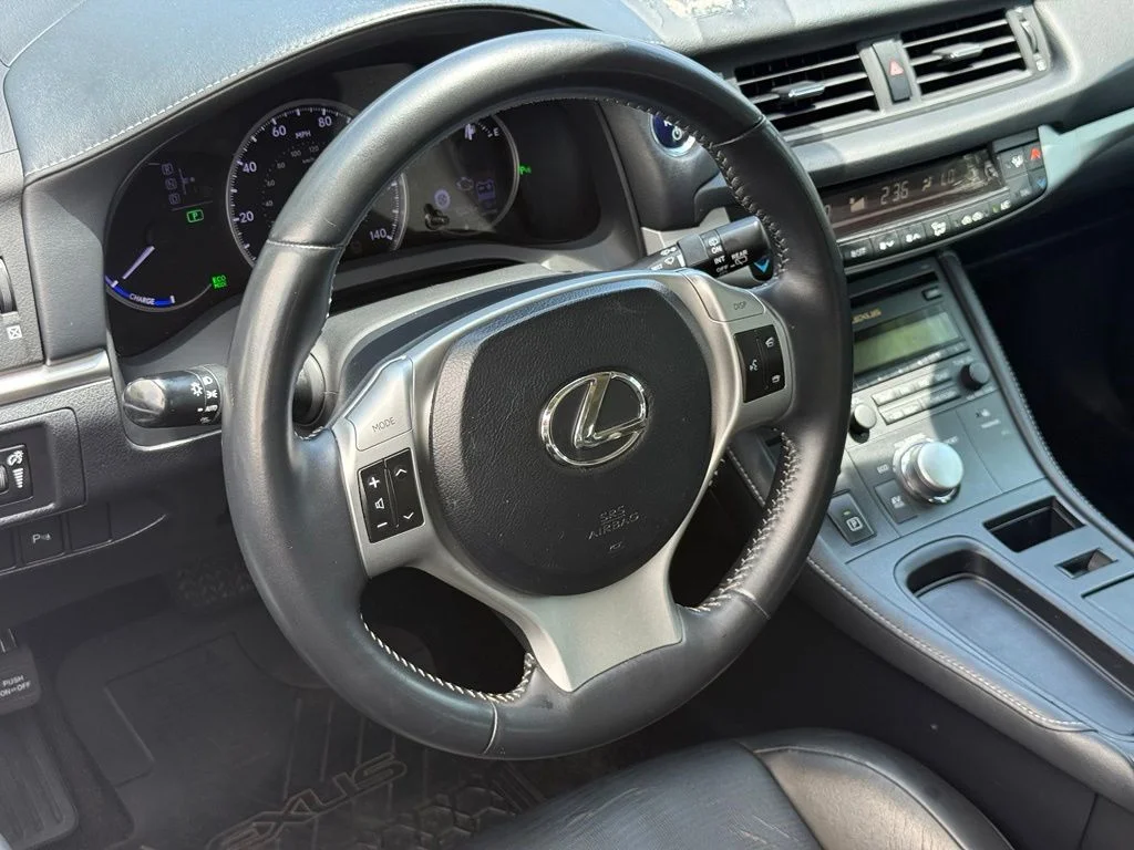 Used 2013 Blue Lexus 200h image 15