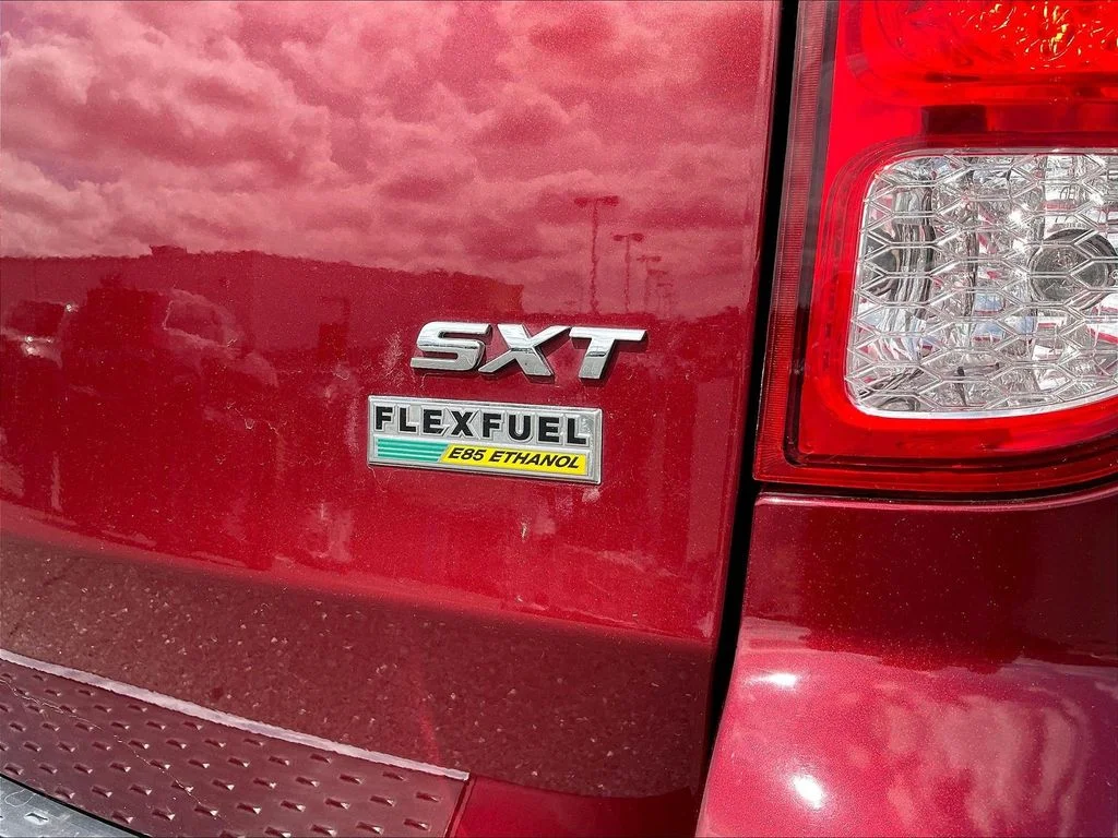 Used 2019 Red Dodge SXT image 30