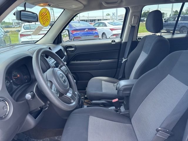 Used 2016 White Jeep Sport image 12