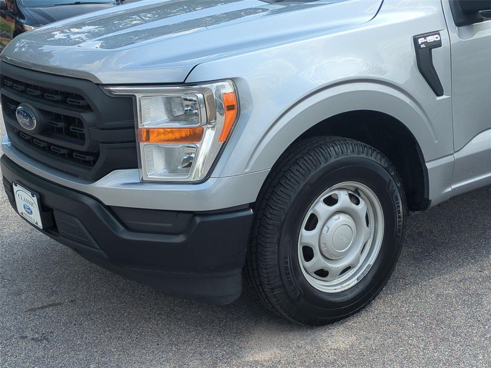 Used 2022 Iconic Silver Ford XL image 9