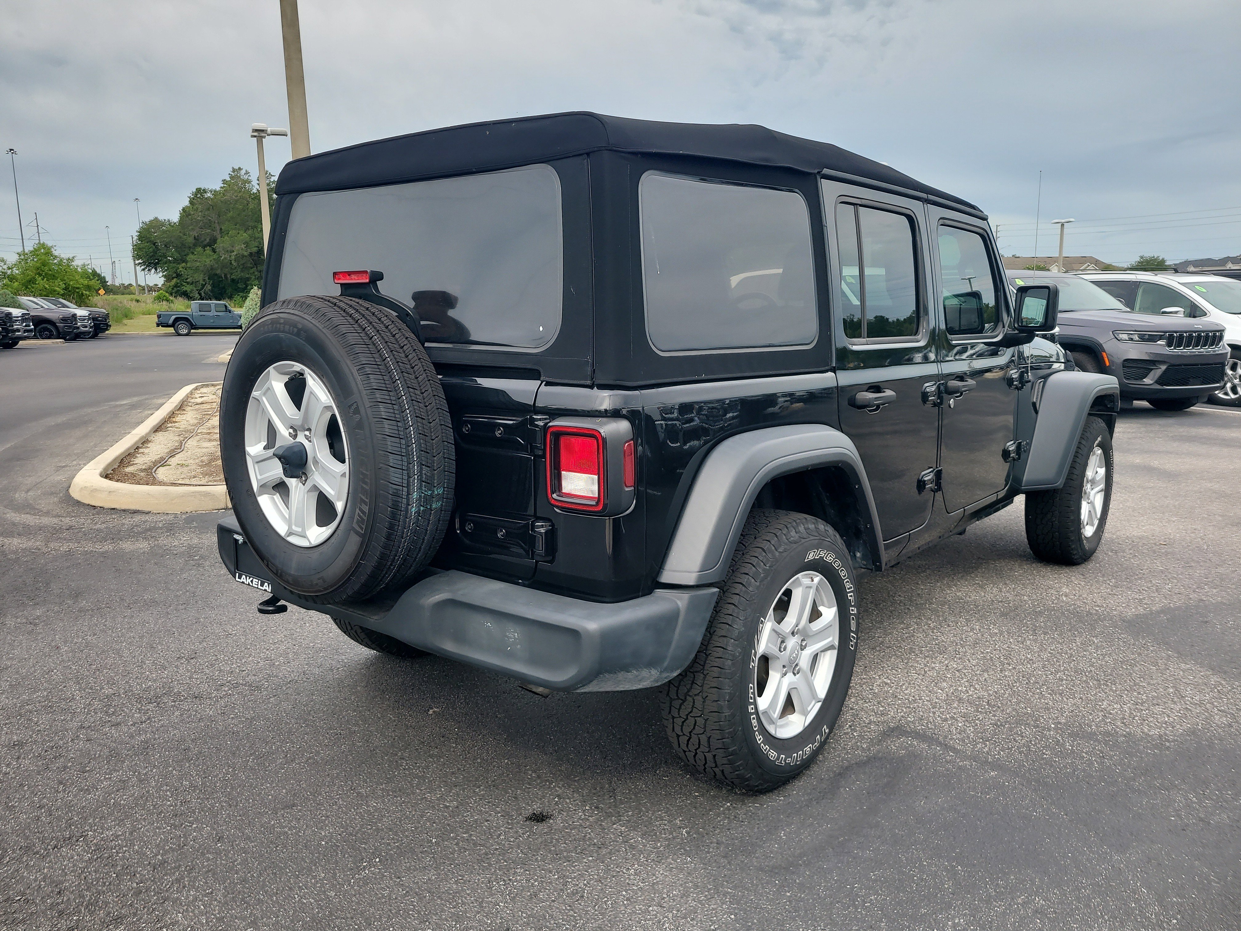 Used 2022 Black Clearcoat Jeep Unlimited Sport S image 4