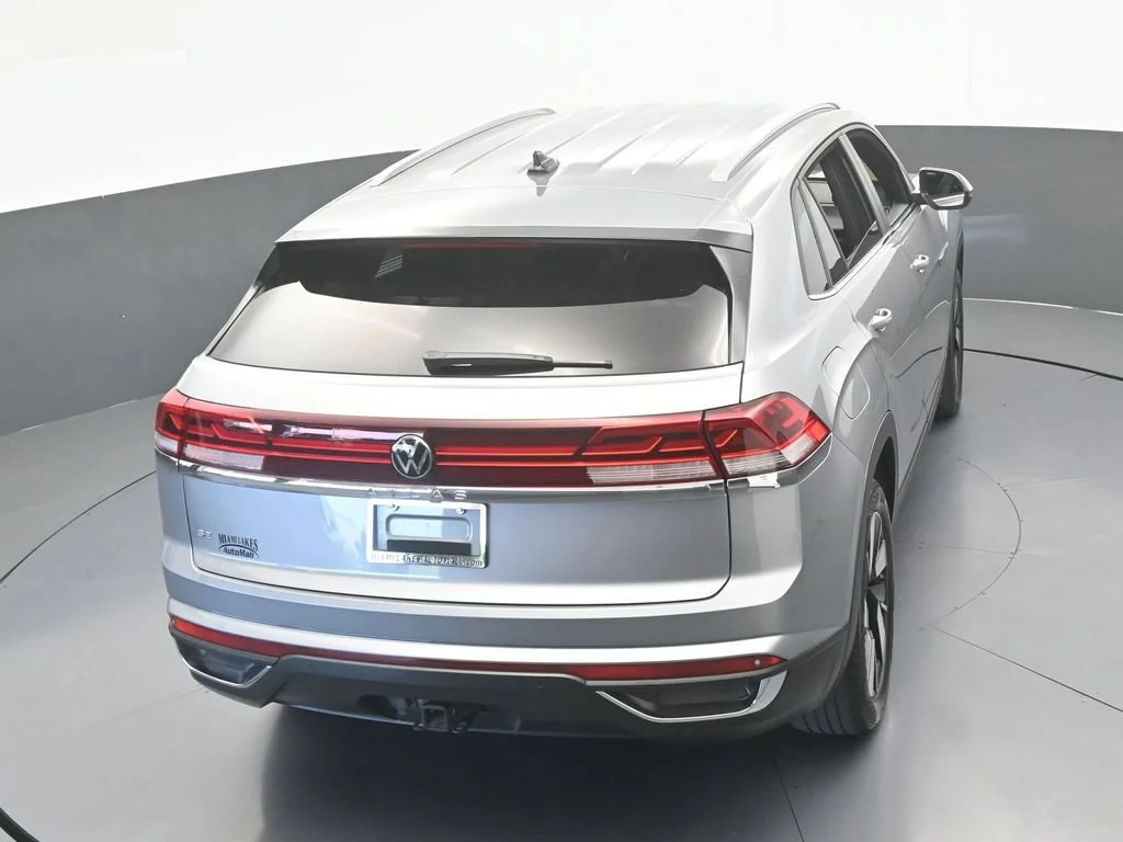 Used 2024 Gray Volkswagen 2.0T SE w/Technology image 45