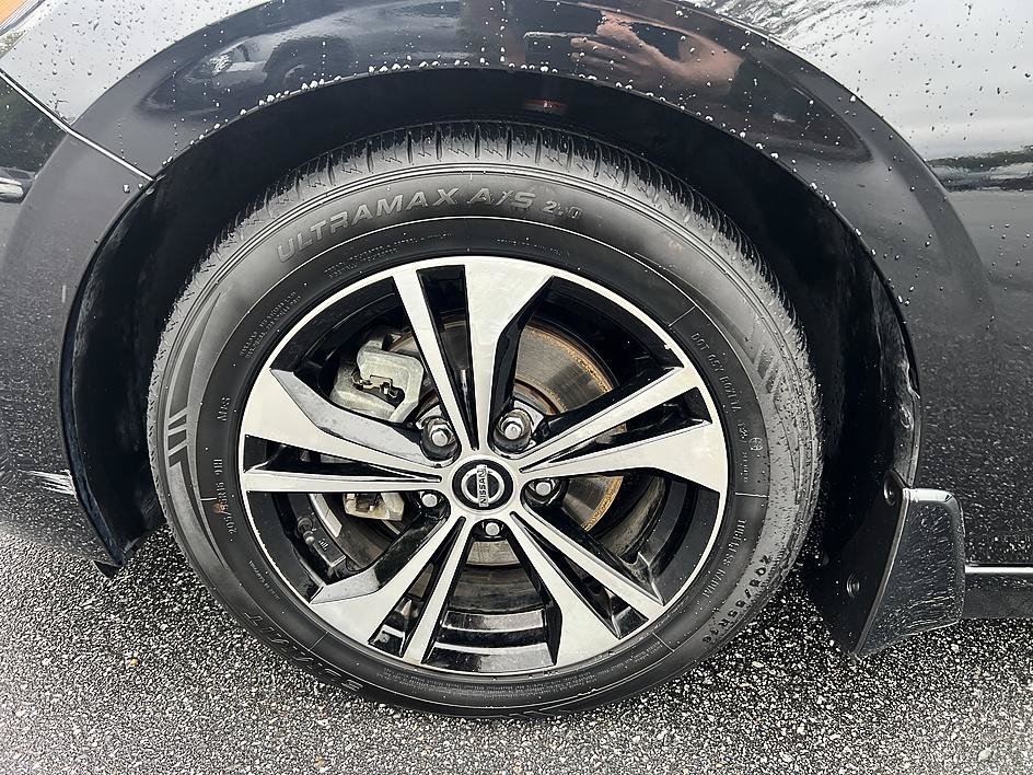Used 2021 Super Black Nissan SV image 9
