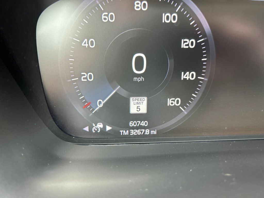 Used 2022 White Volvo Inscription image 22