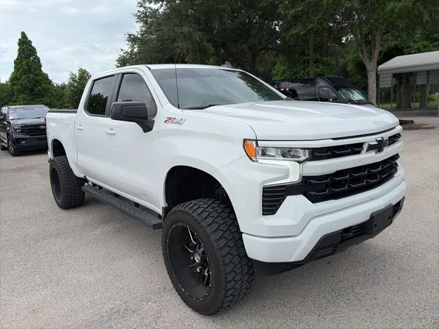 Used 2022 White Chevrolet RST image 3