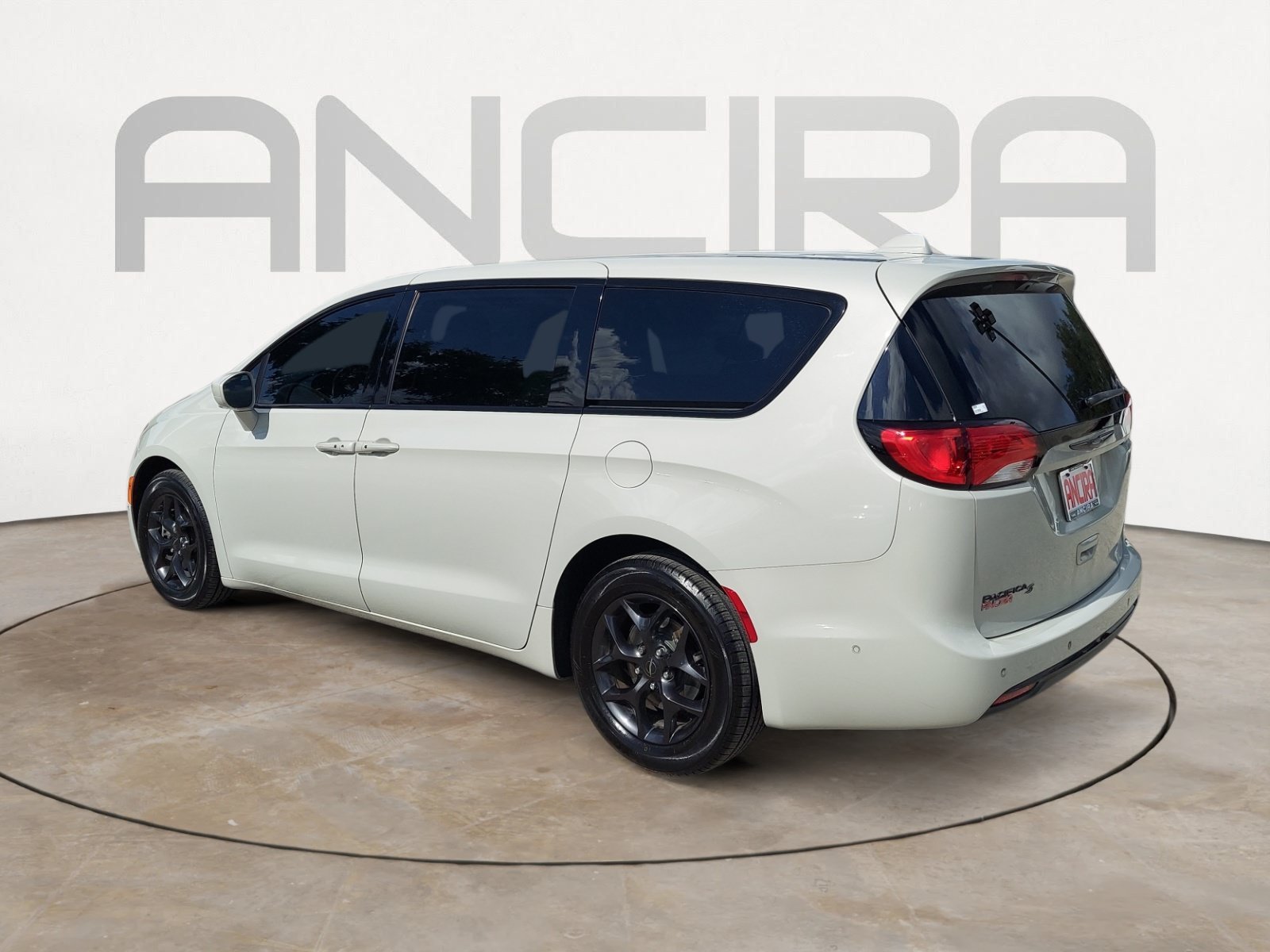 Used 2020 Luxury White Pearlcoat Chrysler Touring image 8
