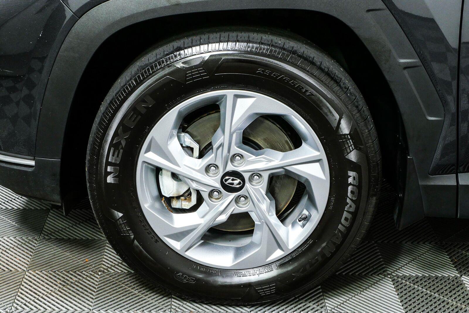 Used 2023 Portofino Gray Hyundai SE image 33