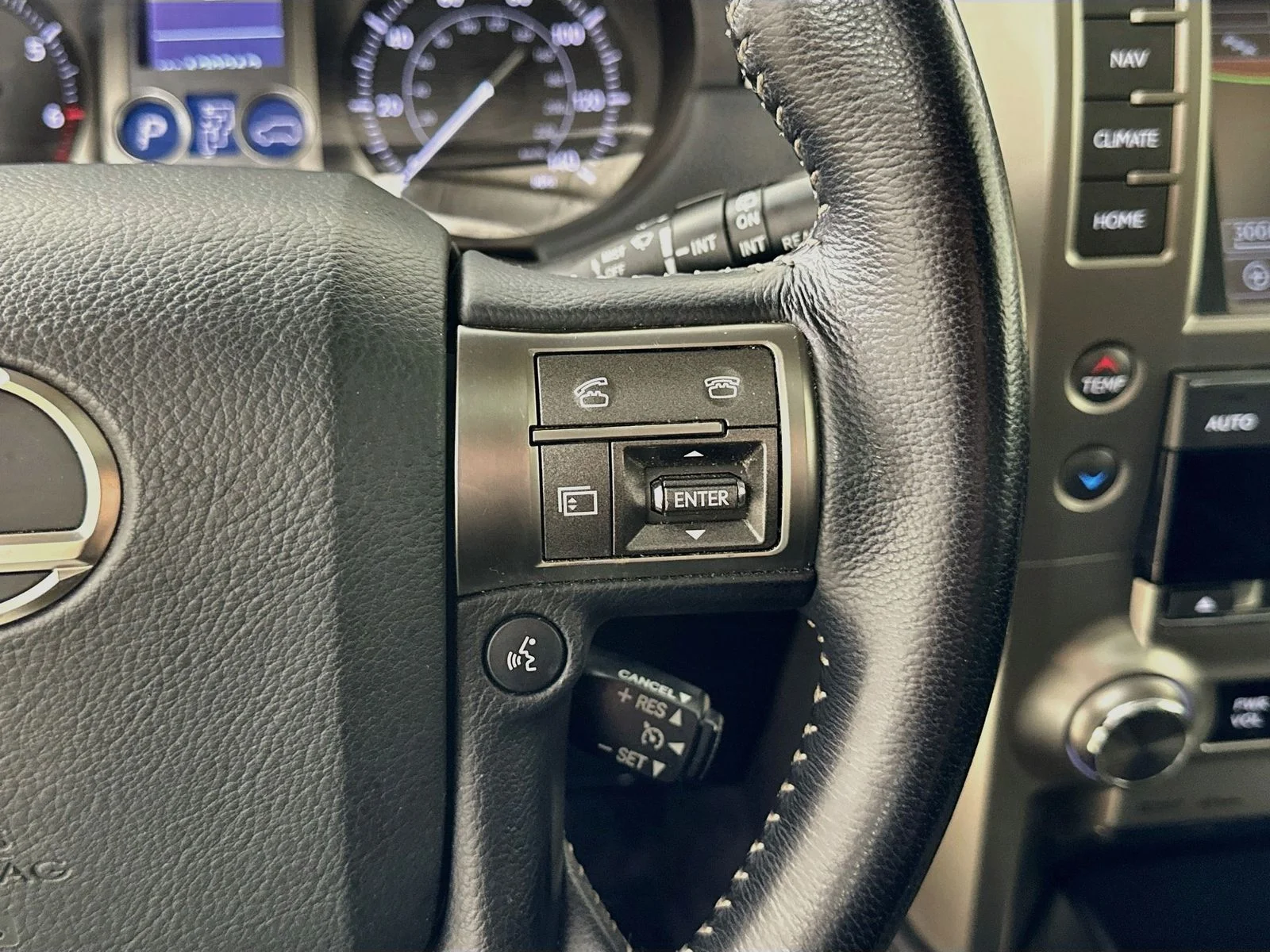 Used 2014 Black Lexus  image 19