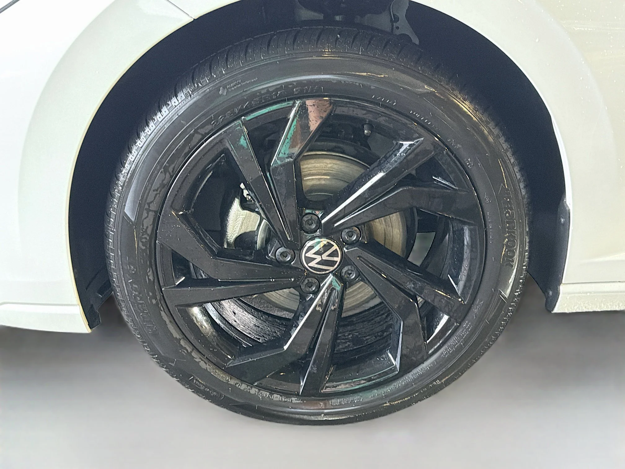 New 2026 White Pearl Volkswagen SE image 39