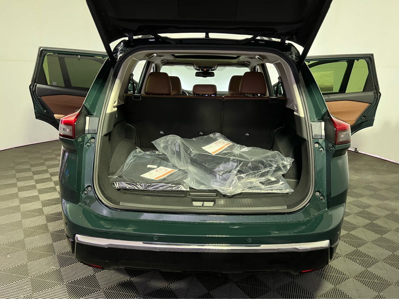 New 2026 Obsidian Green Pearl Nissan Platinum image 18