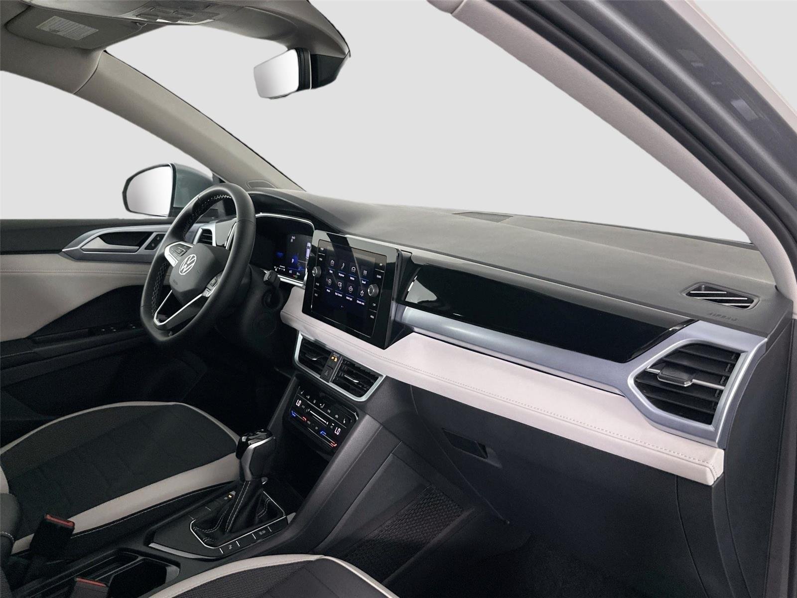 2025 Volkswagen Taos SE - Photo 22