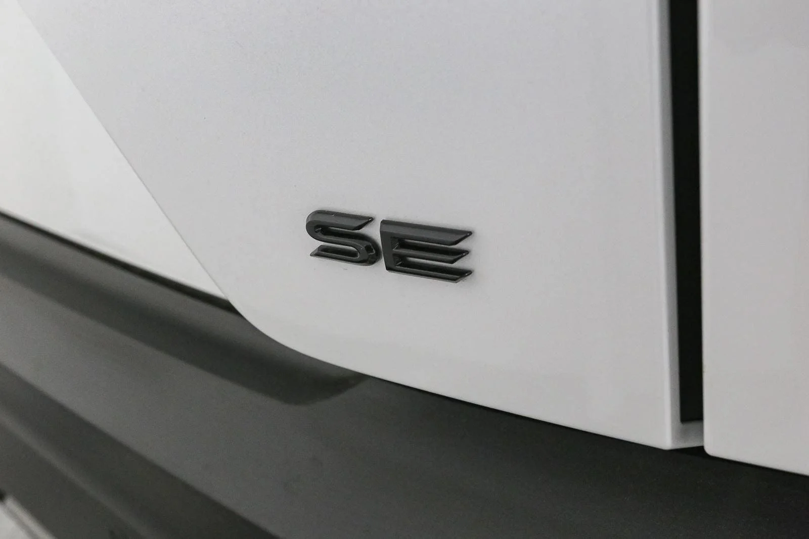 New 2026 Wind Chill Pearl Toyota SE image 12