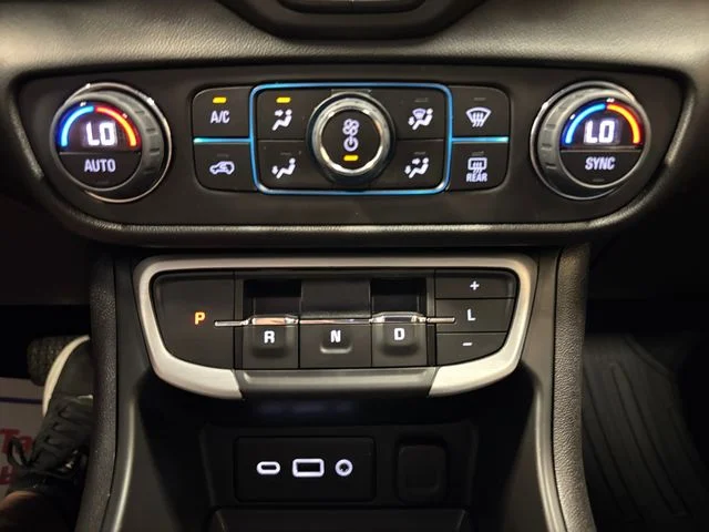 Used 2022  GMC SLE image 21