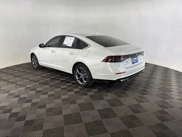 Used 2025 White Honda EX-L image 9