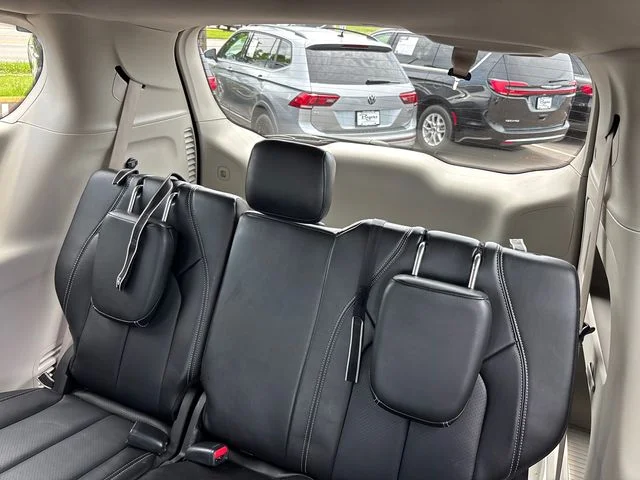 Used 2024 Silver Chrysler Touring L image 10