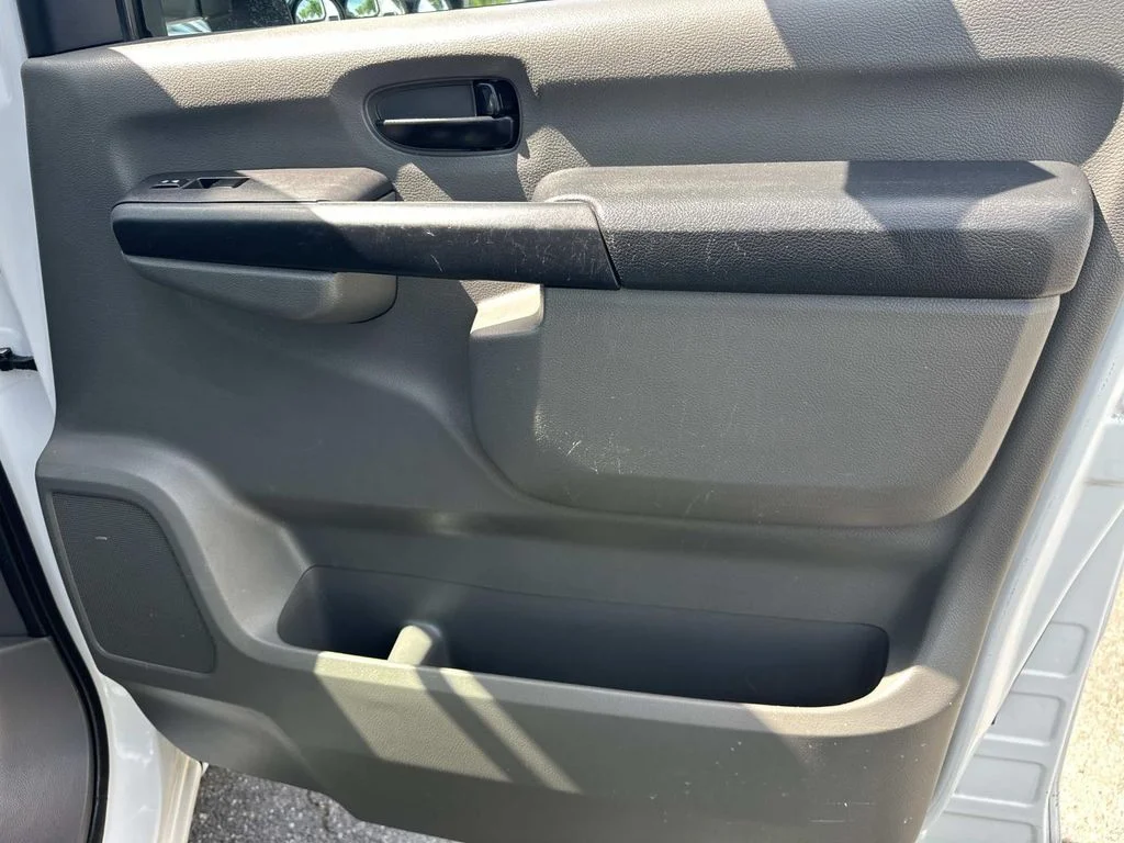 Used 2019 White Nissan S image 12