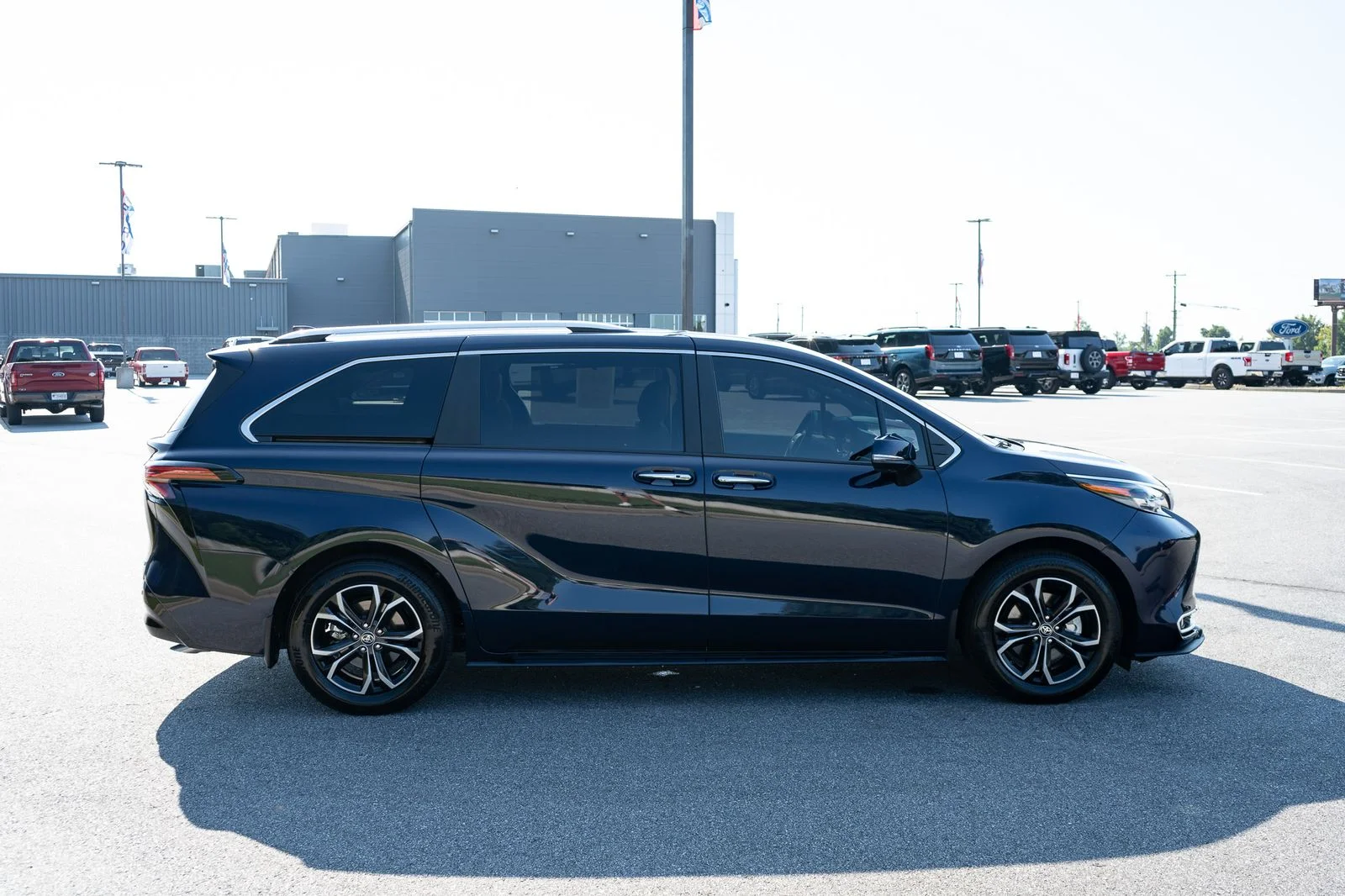 Used 2025  Toyota Platinum image 11