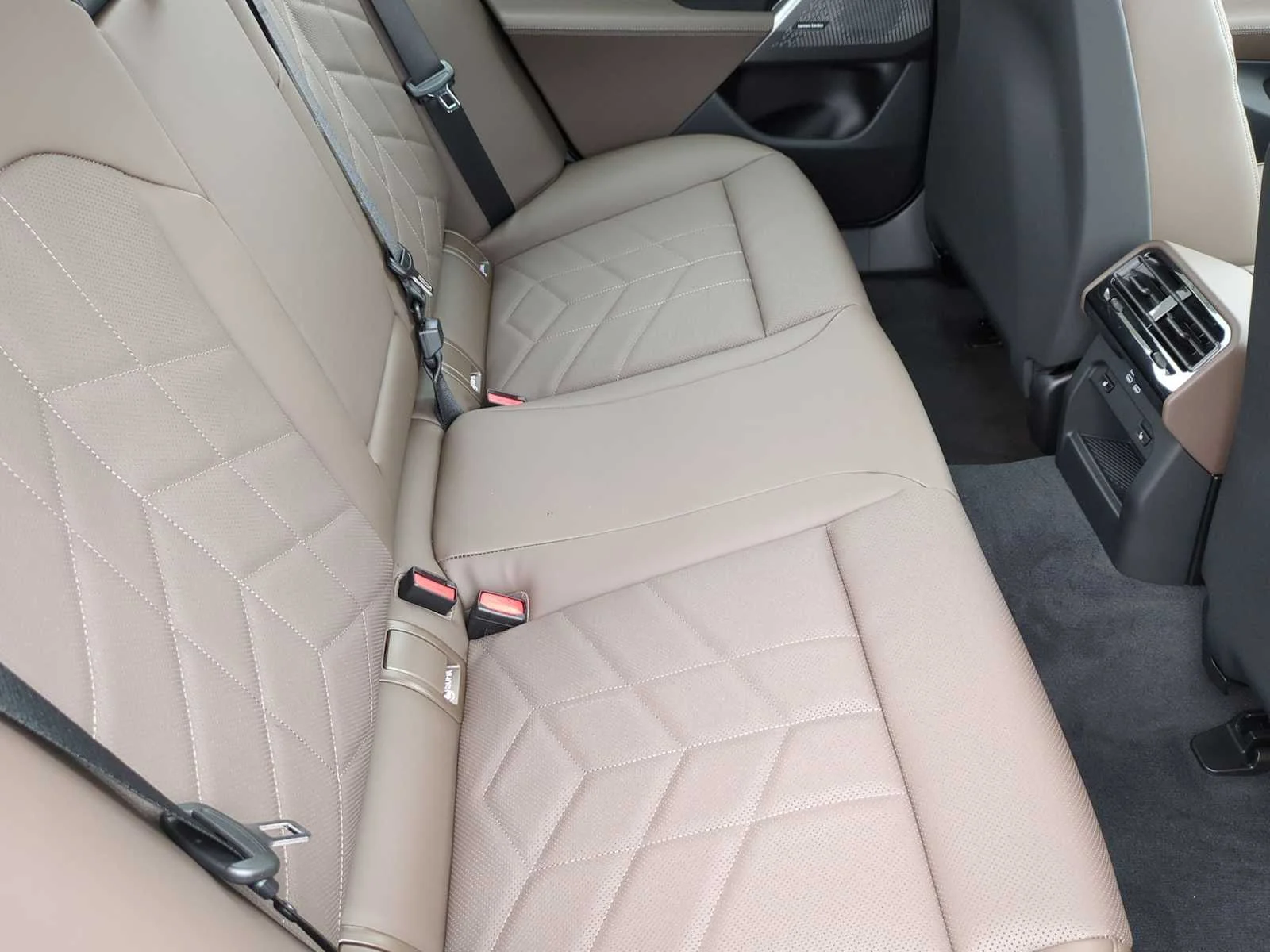 New 2026 Phytonic Blue Metallic BMW 530i xDrive image 21