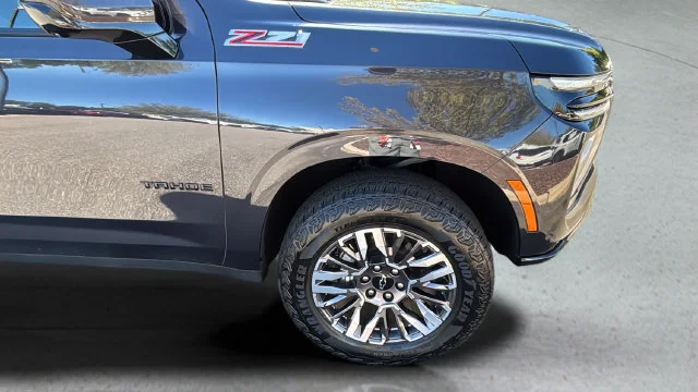Used 2025 Gray Chevrolet Z71 image 37