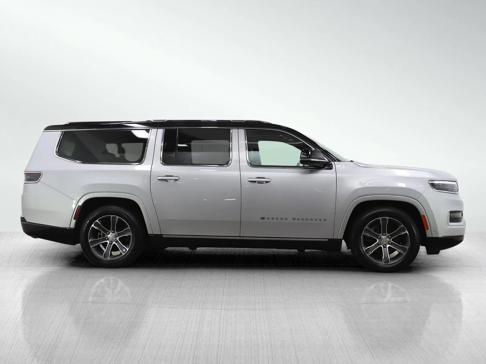 Used 2024 Silver Zynith Jeep  image 7