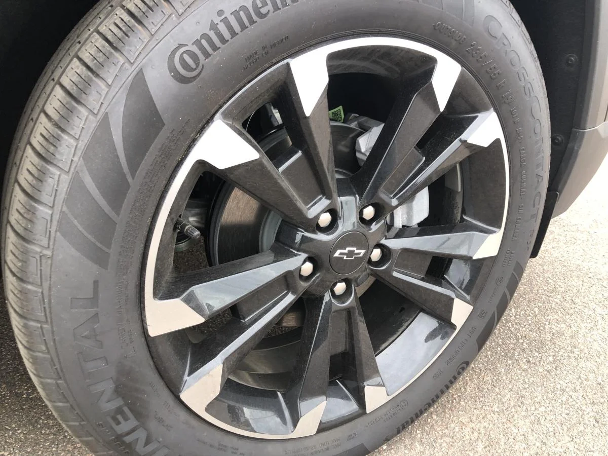 New 2026 Black Chevrolet Awd 4dr Rs image 9