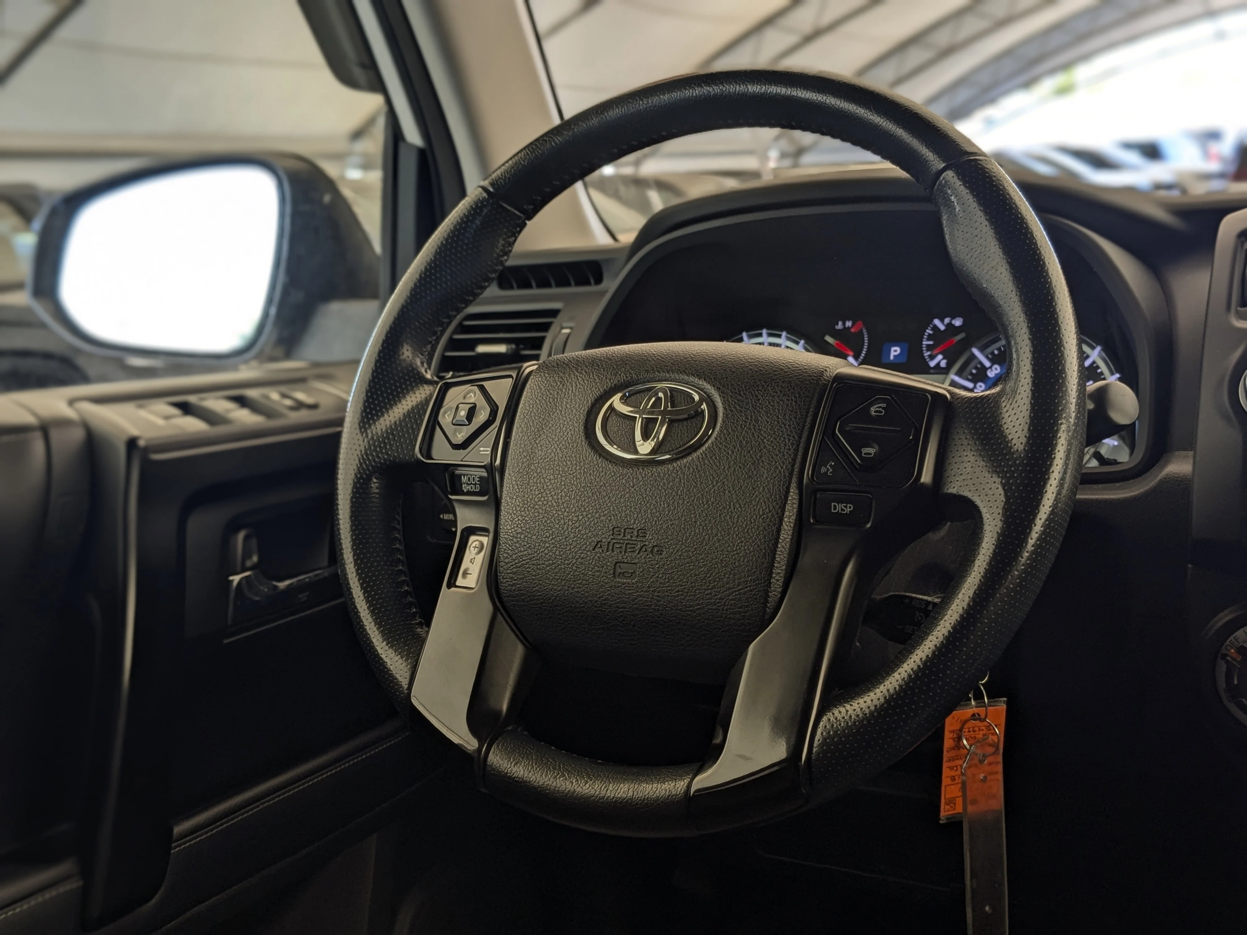 Used 2018 White Toyota 4DR SUV 4WDSR5 - Sunroof - Leather - Heated Seats & More image 15