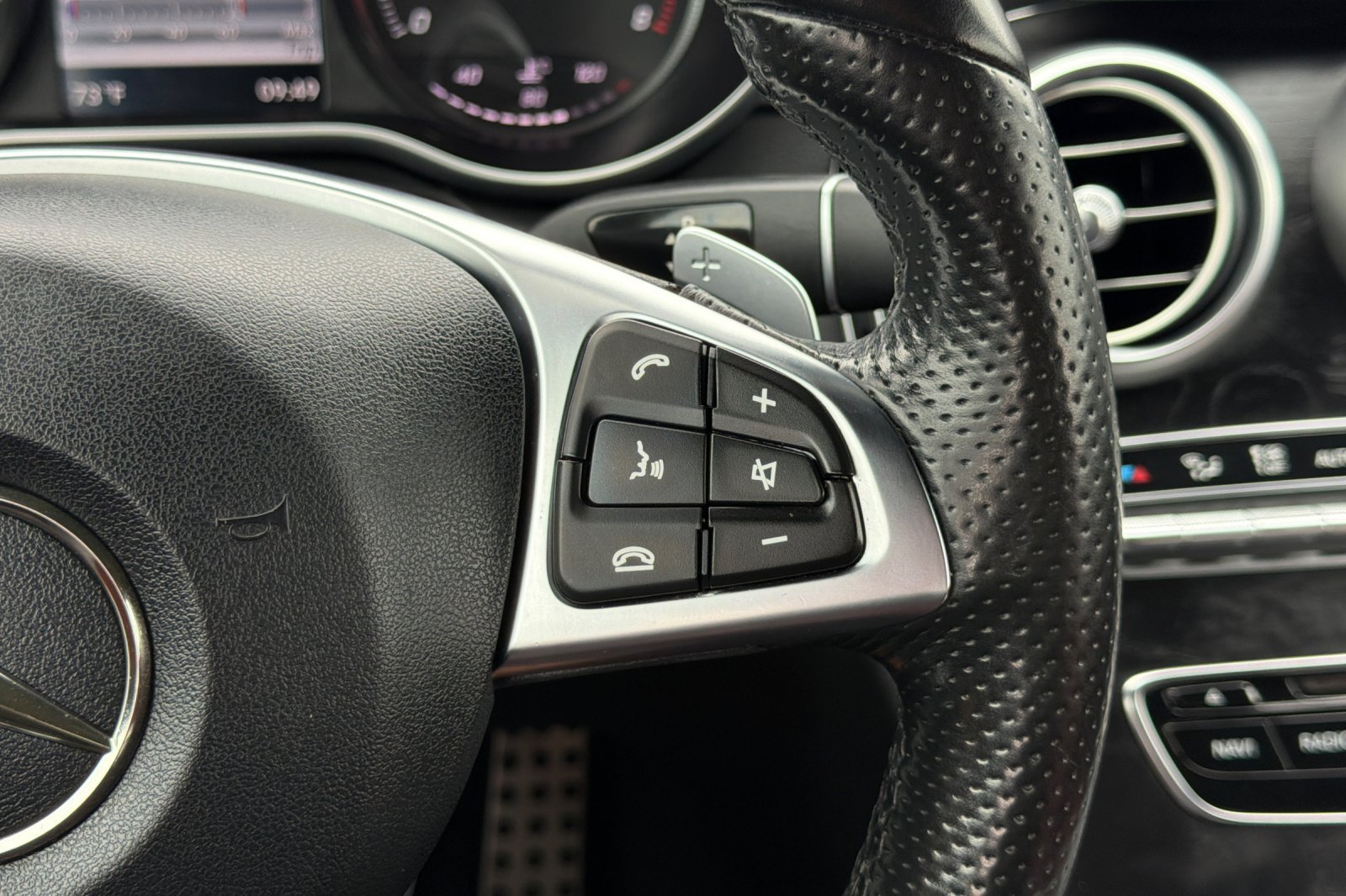 Used 2017  Mercedes-Benz C 300 image 28