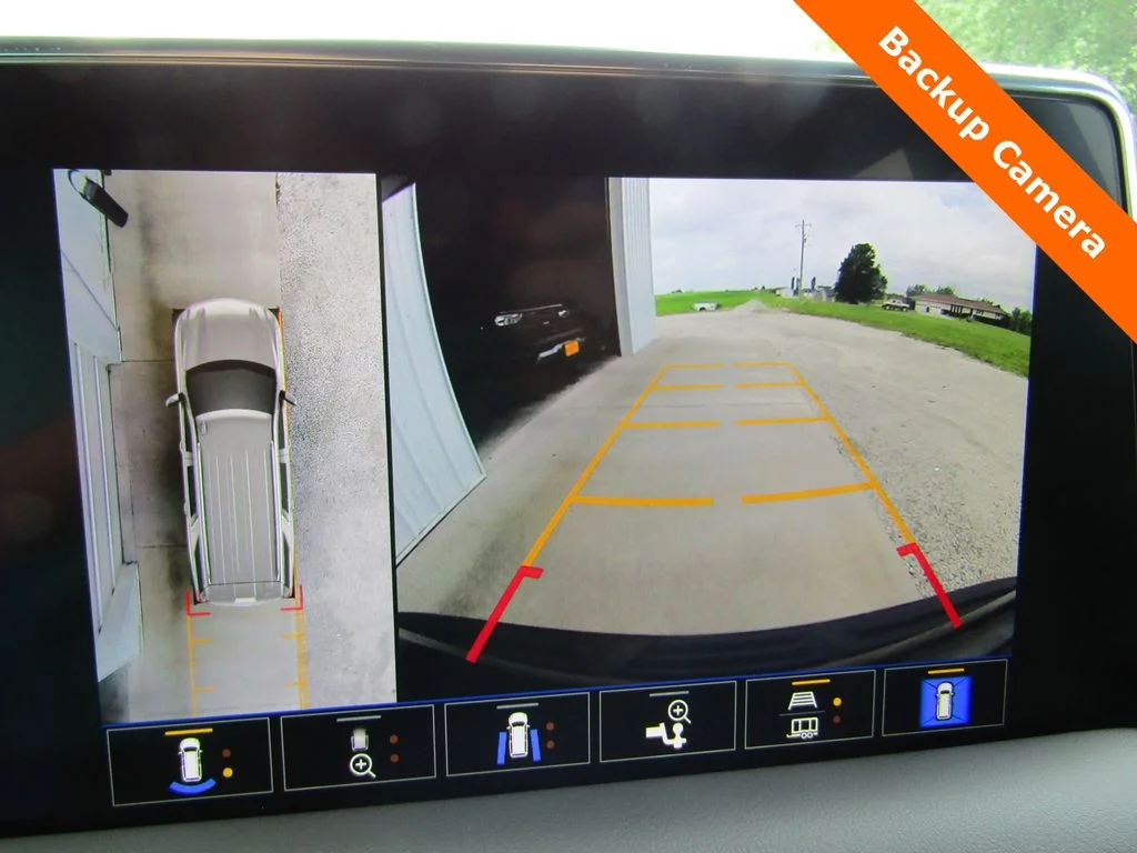 Used 2023 Black Chevrolet Z71 image 21