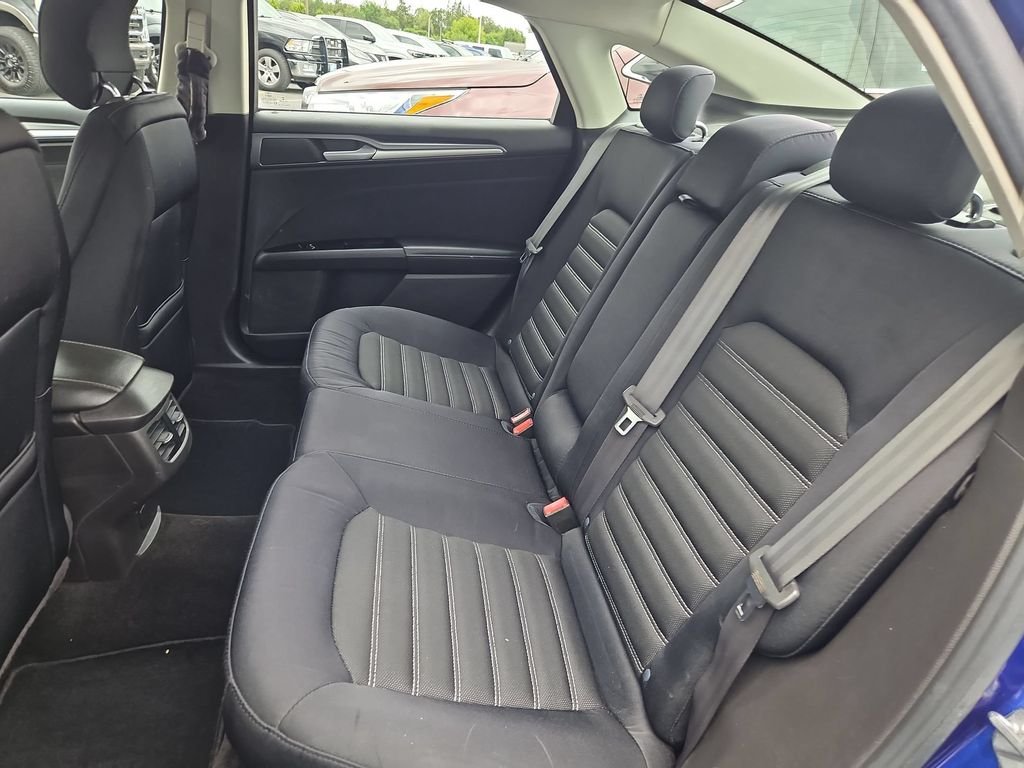 Used 2014 Blue Metallic Ford SE image 23
