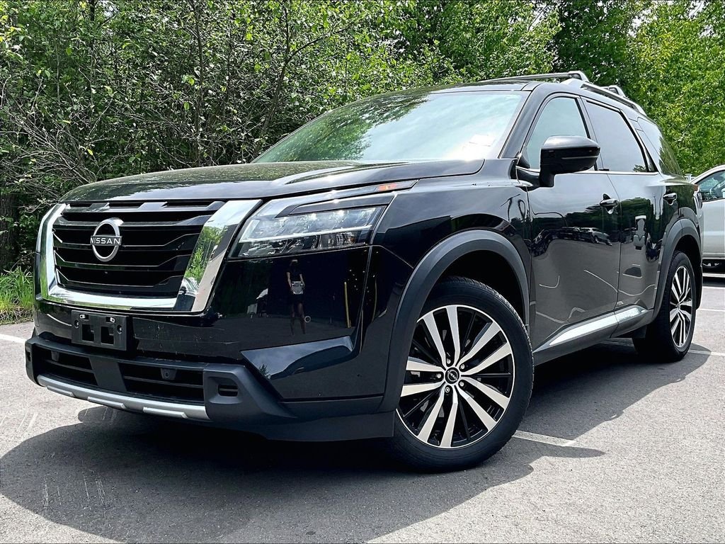 Used 2023 Black Nissan Platinum image 3