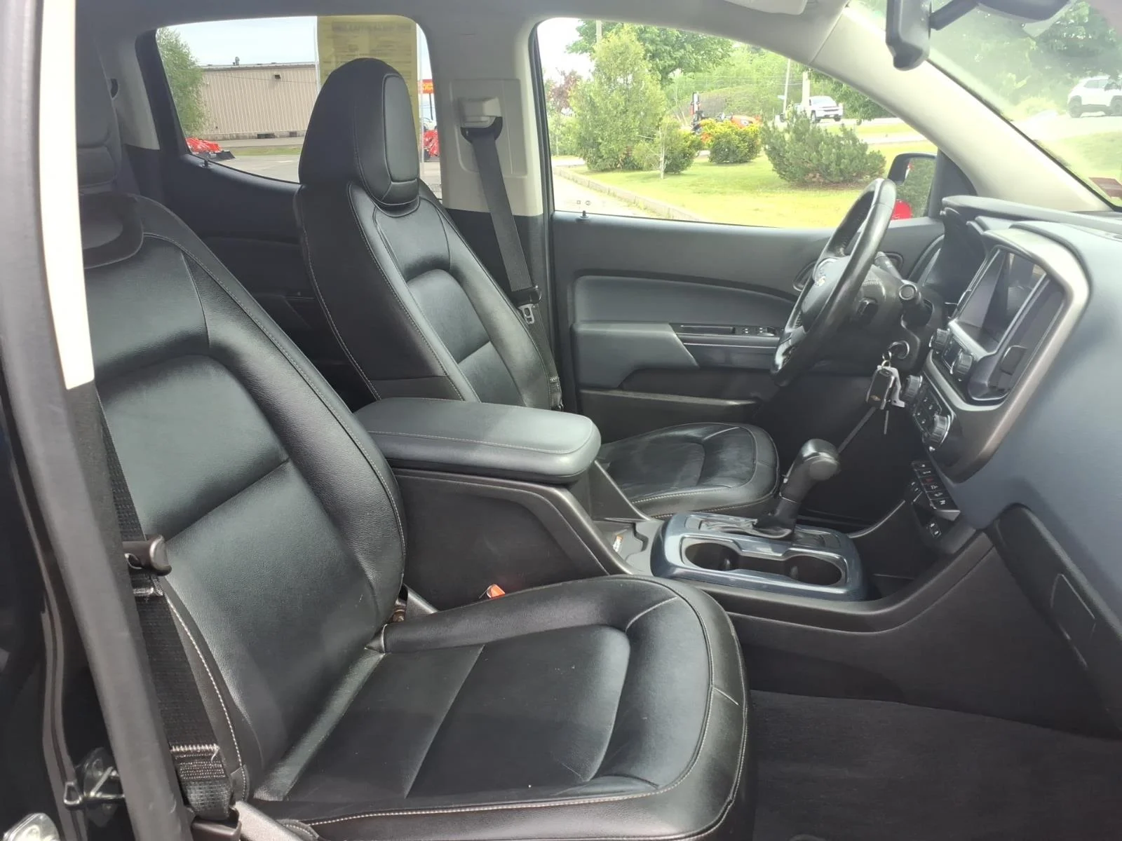Used 2019 Black Chevrolet Z71 image 16