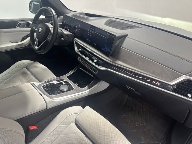 Used 2024 Gray BMW xDrive40i image 30