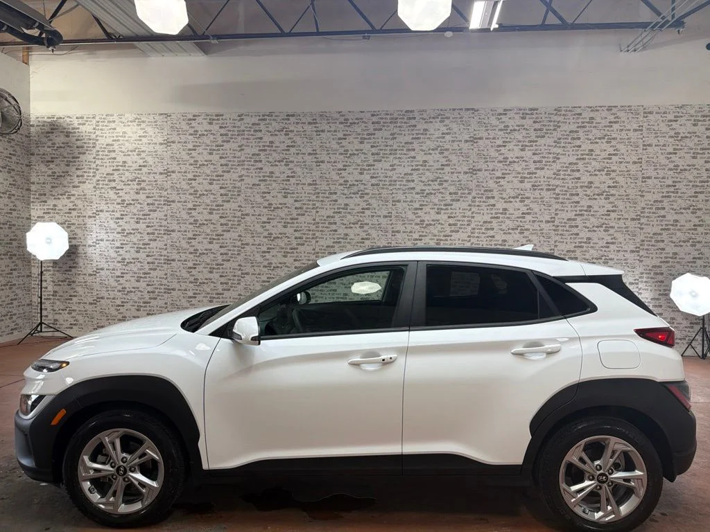 Used 2022 Lunar White Hyundai SEL image 4