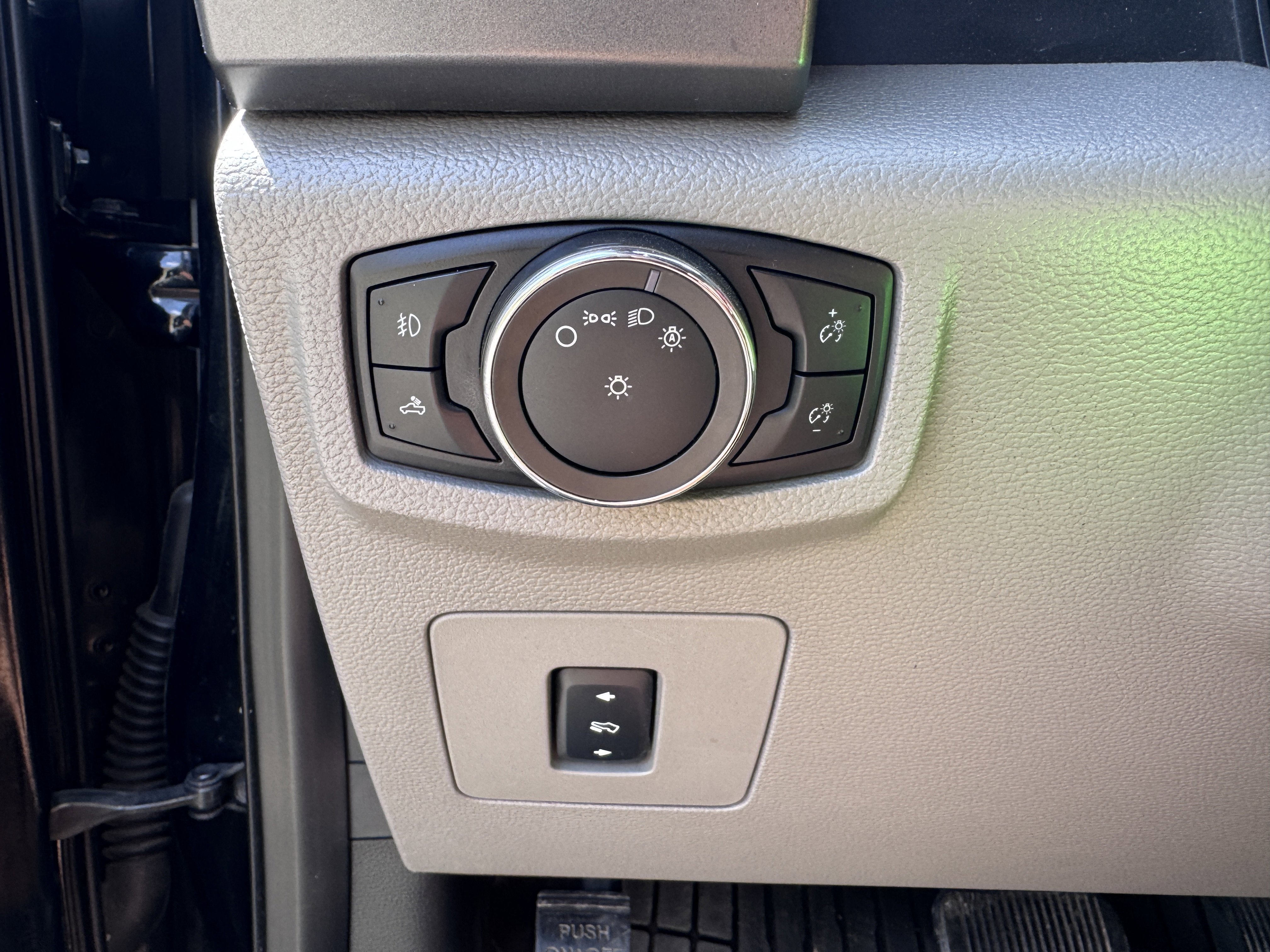 Used 2016 Black Ford XLT image 34